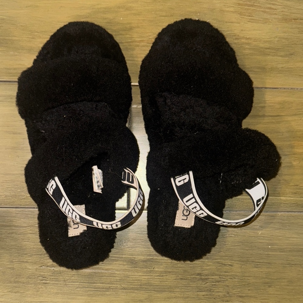 UGG Black Fluff yeah slide Sandals women’s size 6